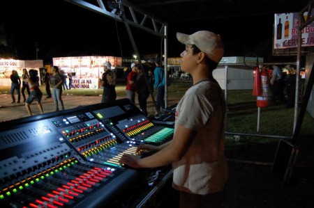 Leoni - Tecnico em iluminação